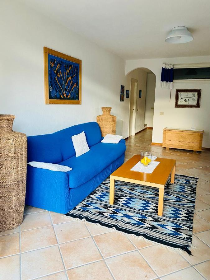 La Casa Blu Villa San Pantaleo Exterior photo