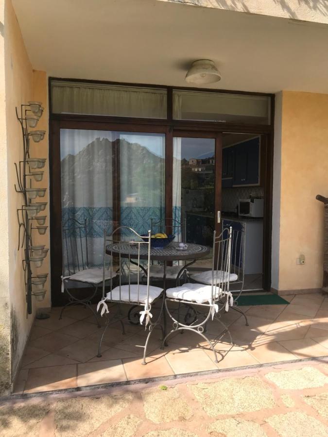 La Casa Blu Villa San Pantaleo Exterior photo